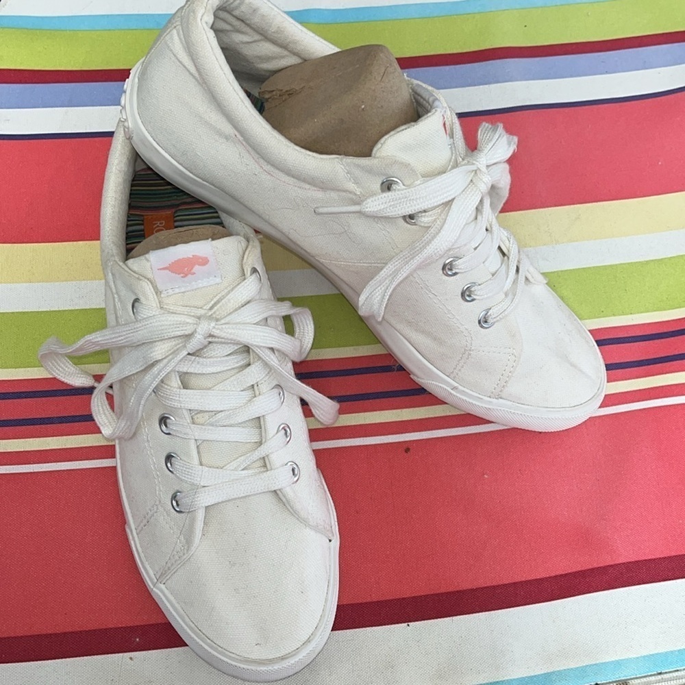 WOMEN’S SIZE 11/EURO 42 WHITE CANVAS AND RUBBER ROCKET DOG SHOES (LIKE KEDS) - Picture 2 of 9